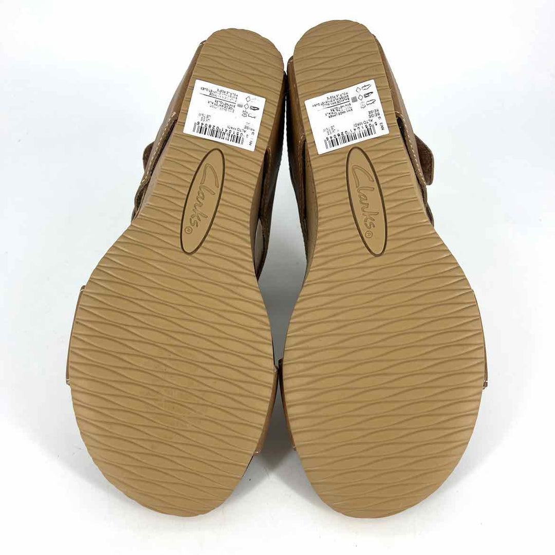 Shoe Size 7.5 CLARKS Tan Sandals