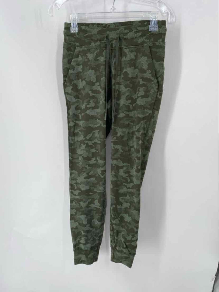 Size 6 Lululemon Green Print Pants
