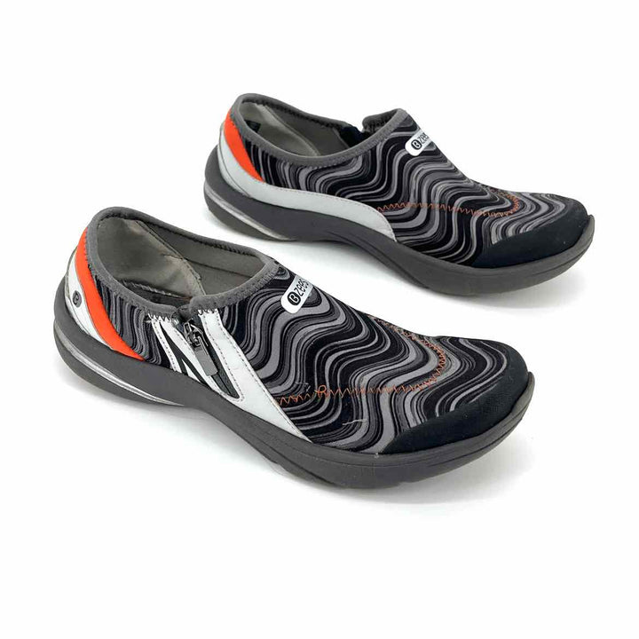 Shoe Size 7 Gray Flats