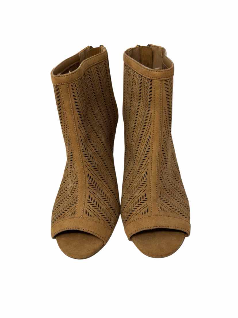 Shoe Size 6.5 APT 9 Brown Boots