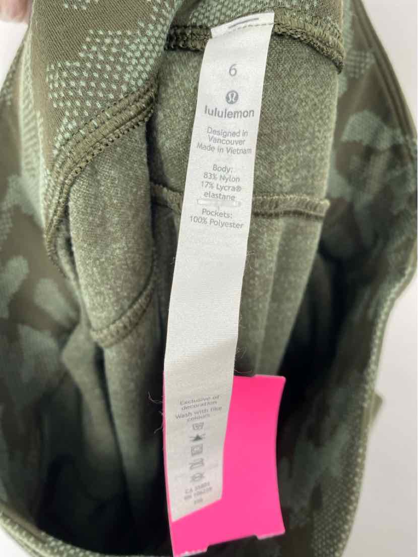 Size 6 Lululemon Green Print Pants