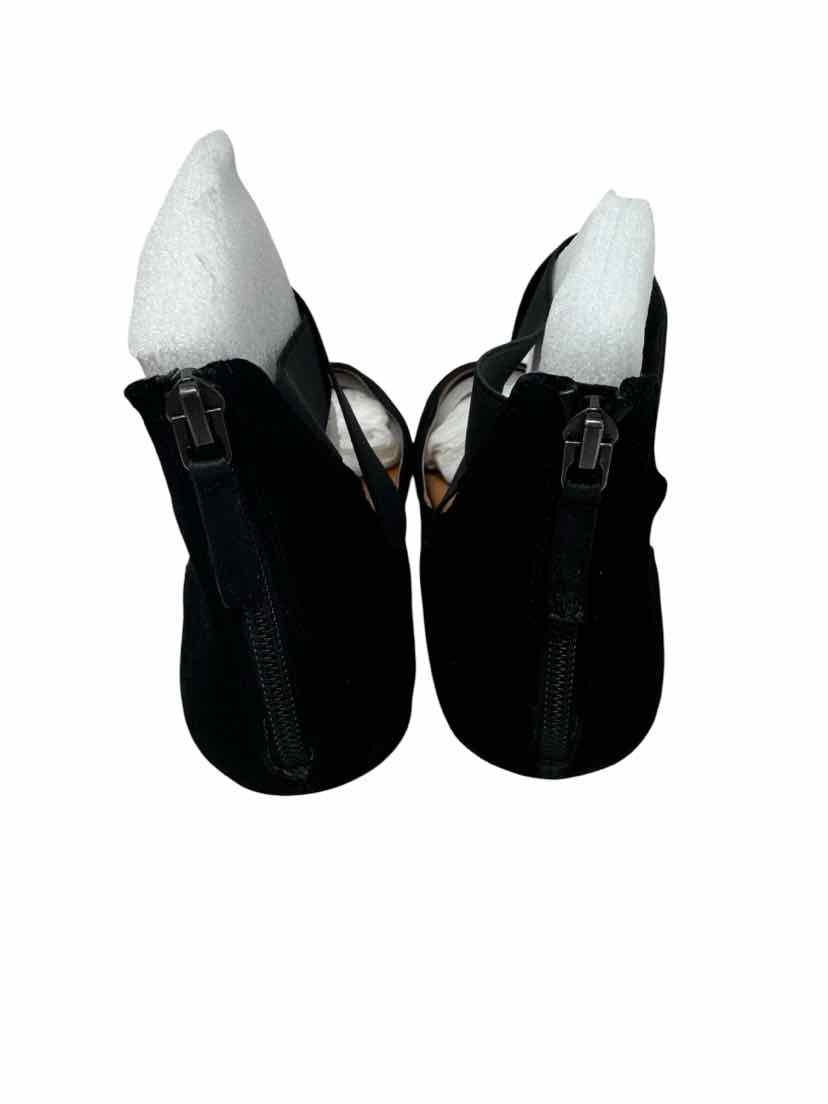 Shoe Size 9.5 GENTLE SOULS Black Sandals