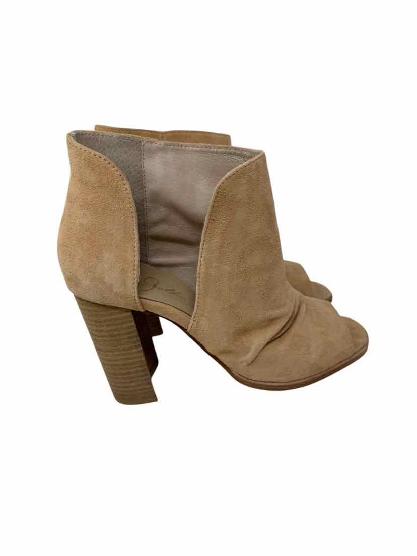 Shoe Size 7.5 Beige Boots