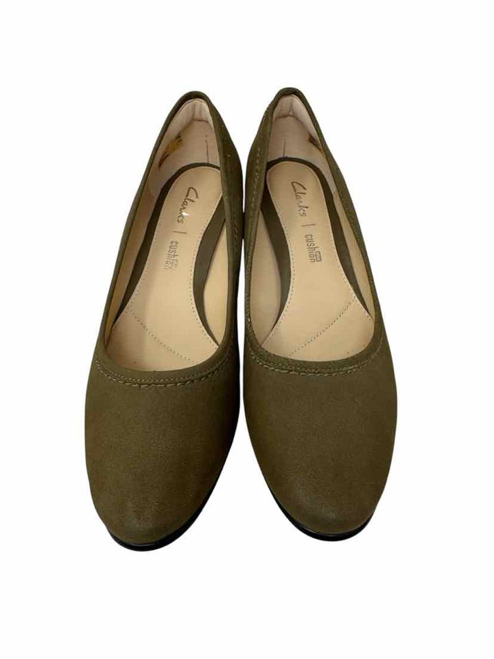 Shoe Size 6.5 CLARKS Olive Pumps