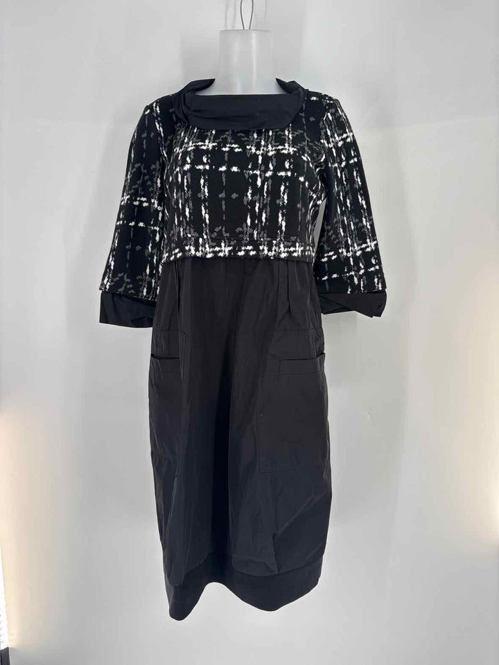 Size 8 JOSEPH RIBKOFF Black/White Dress
