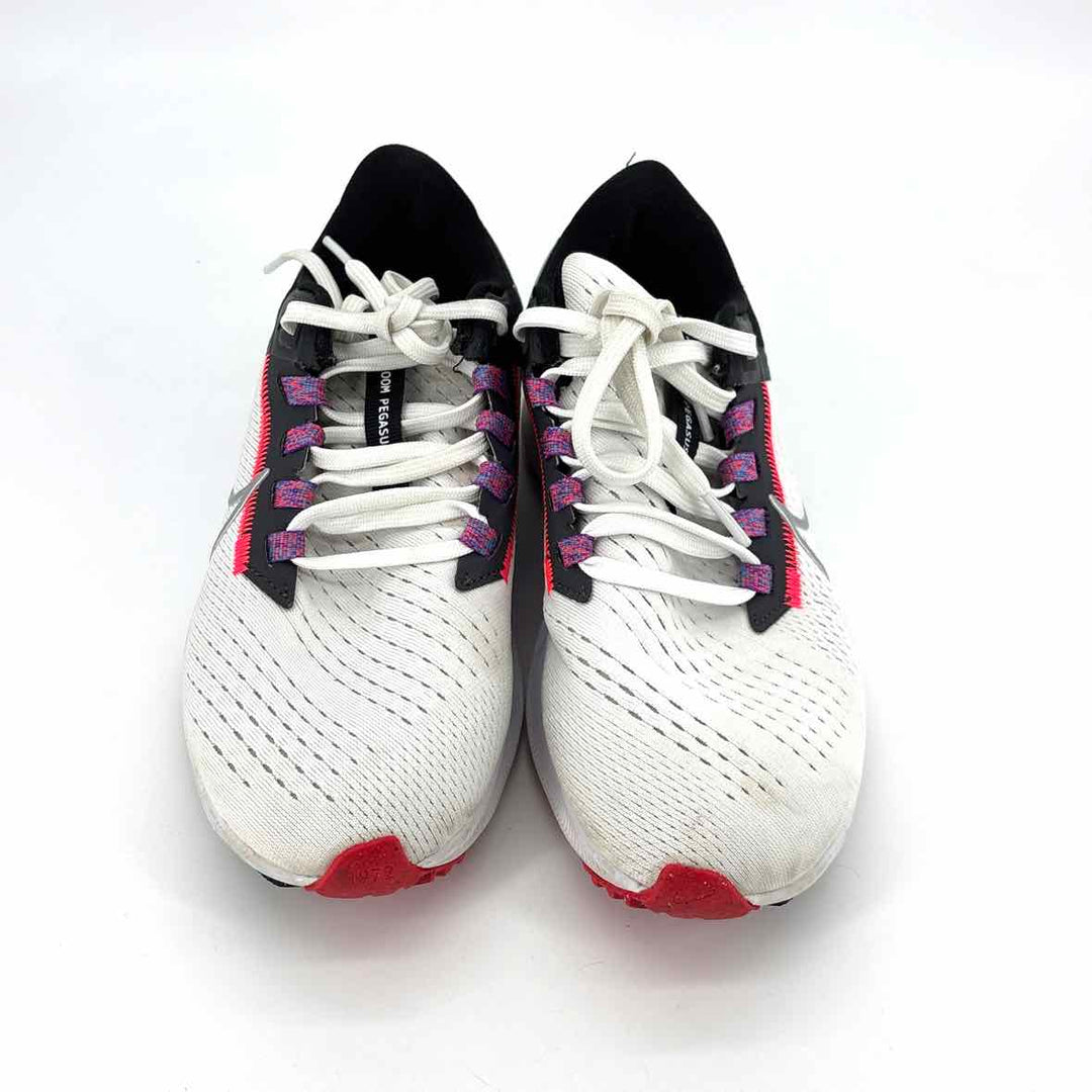Shoe Size 6 Nike White Knit Sneakers
