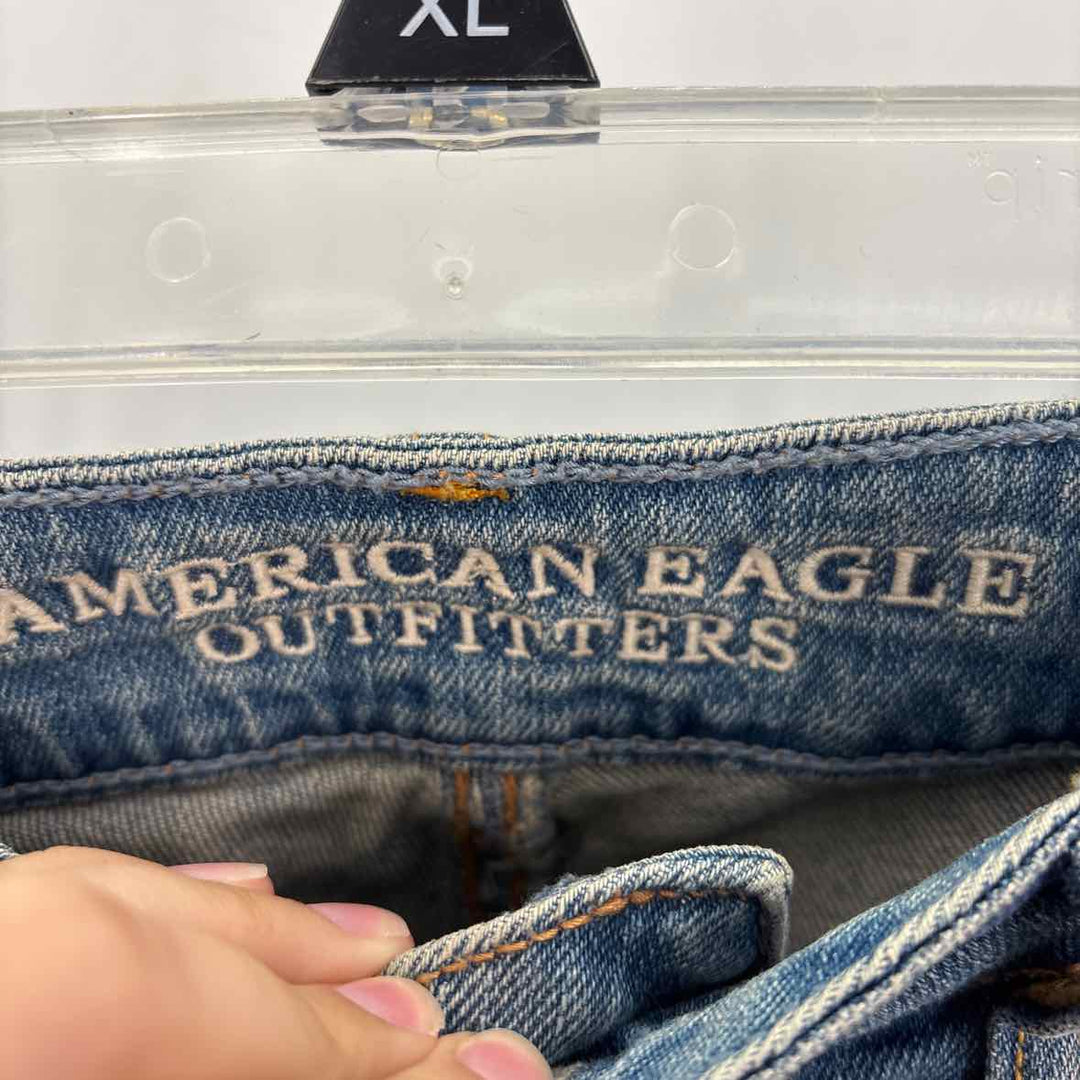 Size 6 AMERICAN EAGLE Light Blue Denim Jeans