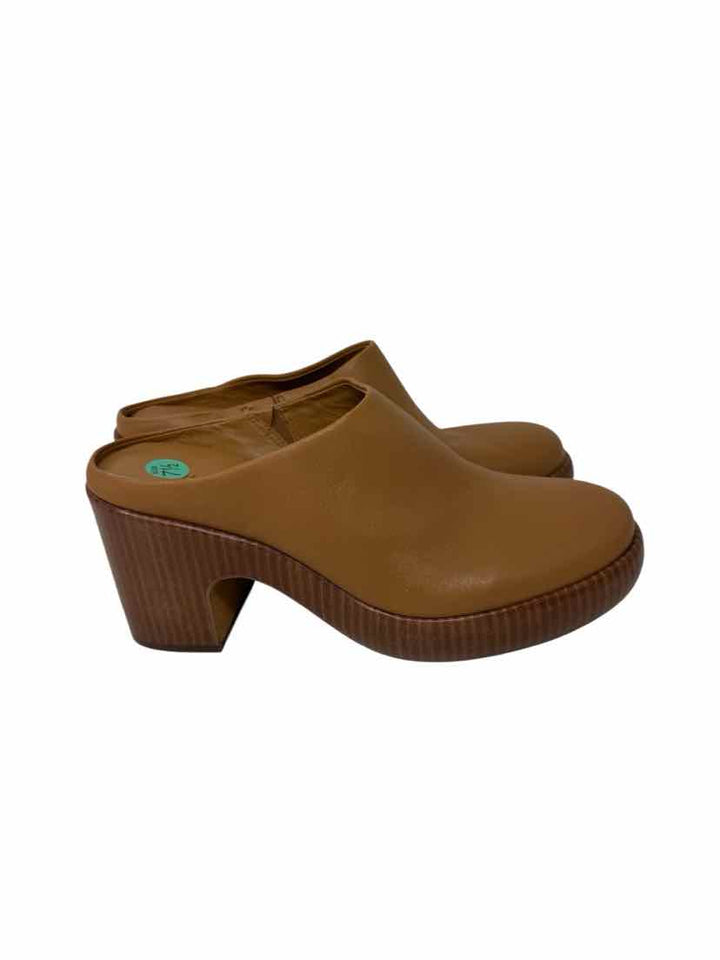 Shoe Size 7.5 VINCE Tan Leather Pumps