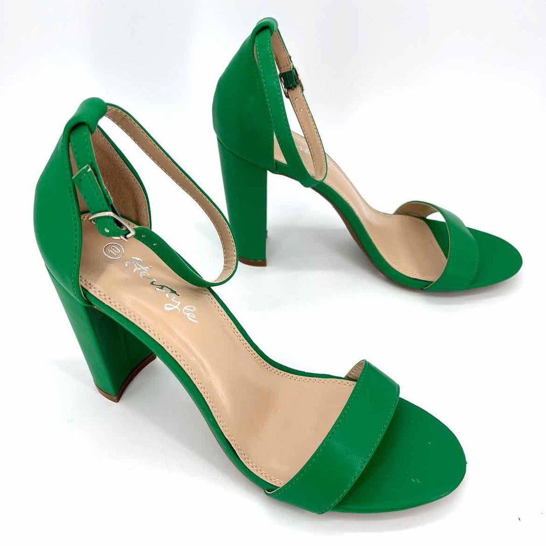 Shoe Size 10 Green Pumps