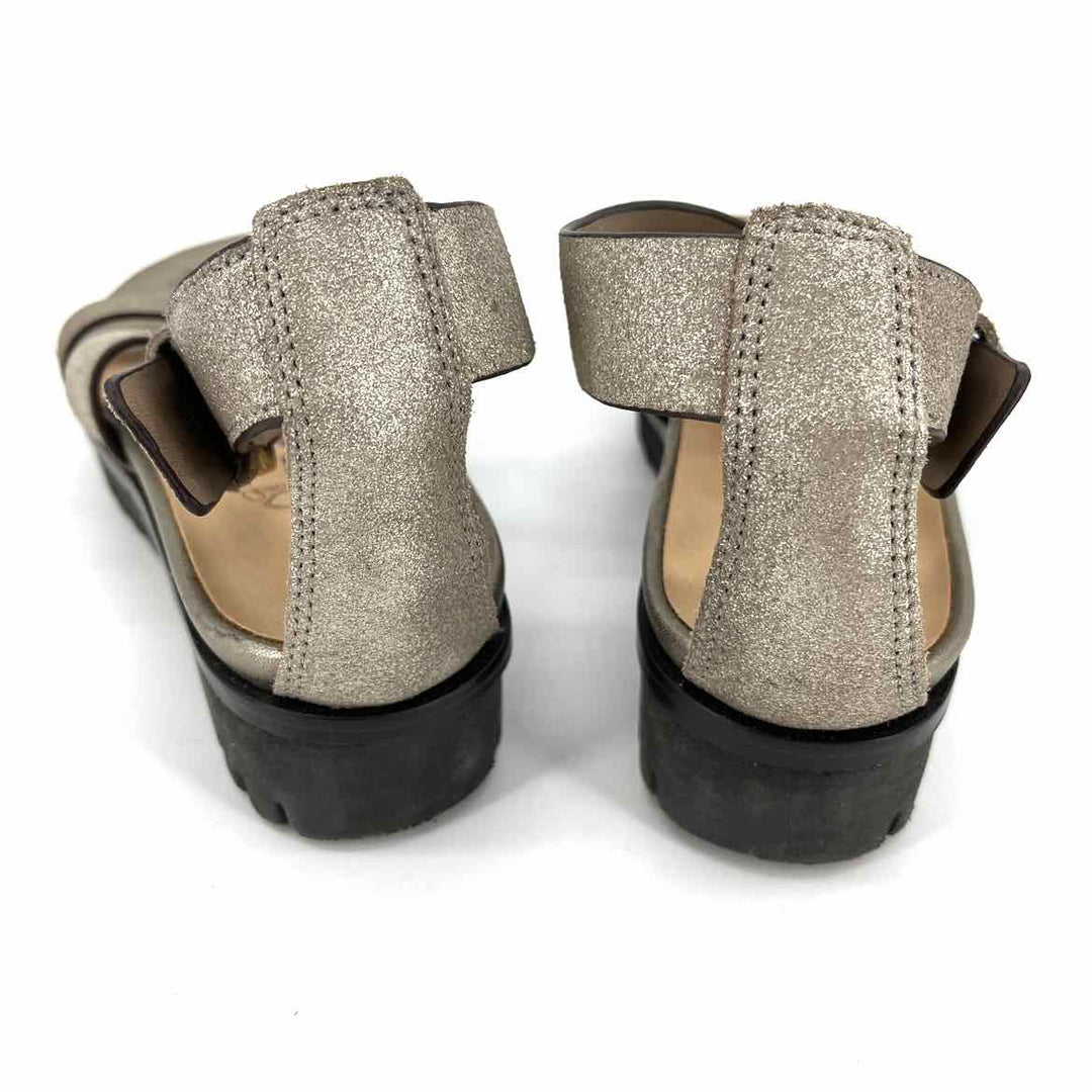 Shoe Size 6 NAKEDFEET Champagne Sandals