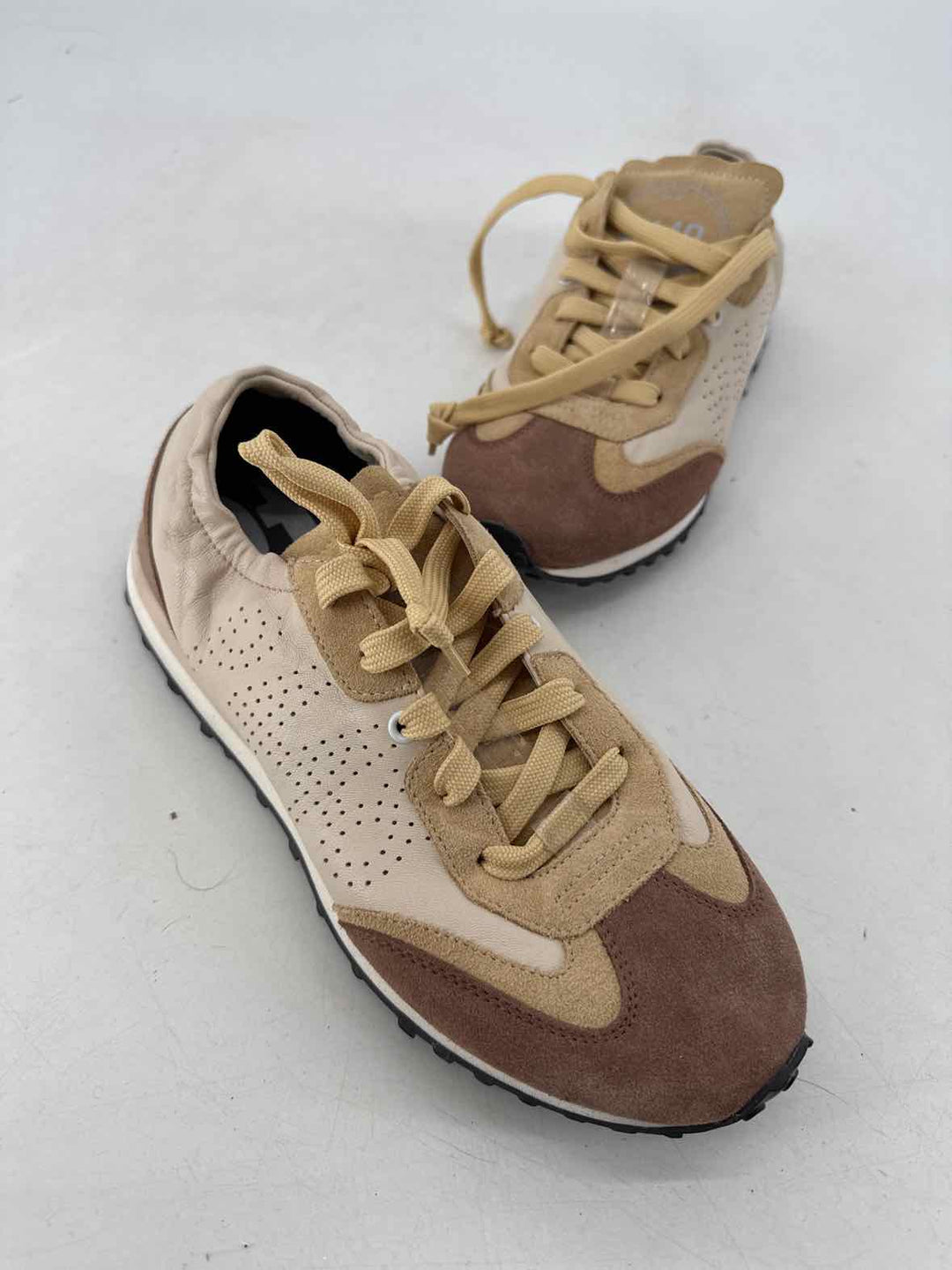 Shoe Size 40 P448 Tan Leather Sneakers