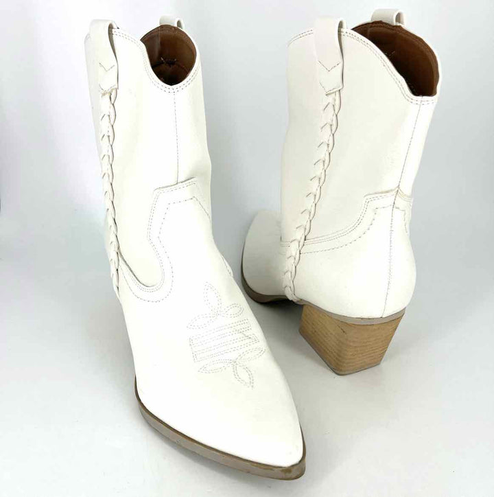Shoe Size 8.5 Dolce Vita Ivory Faux Leather Boots