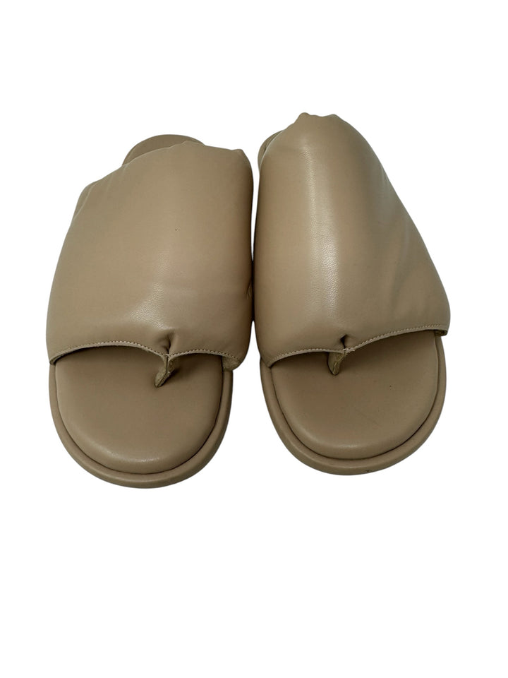 Shoe Size 7.5 KELSI DAGGER Beige Sandals
