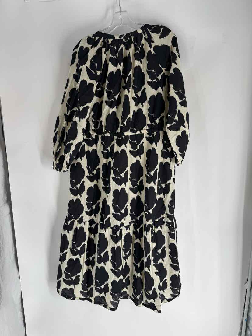 Size M OMIKA Black Print Dress