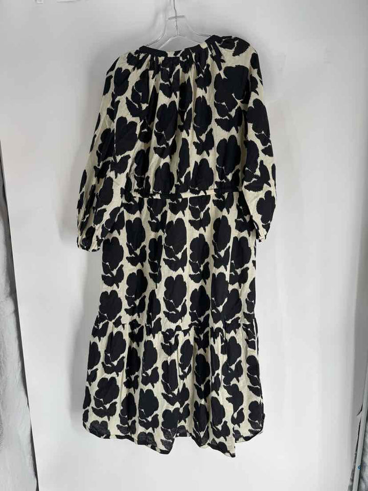 Size M OMIKA Black Print Dress