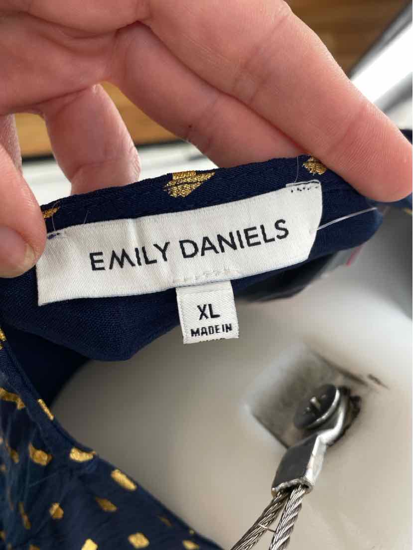 Size XL Navy Print Shirt