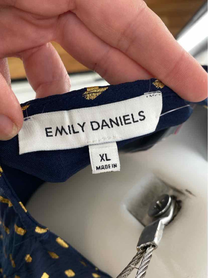 Size XL Navy Print Shirt