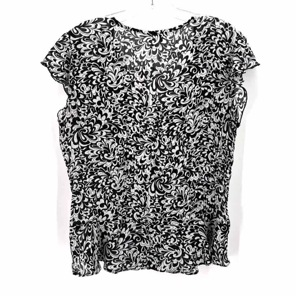 Size L Black/White Shirt