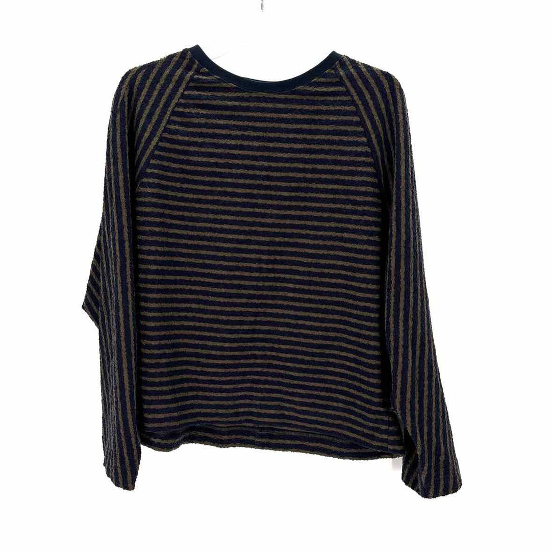 Size M Navy Shirt