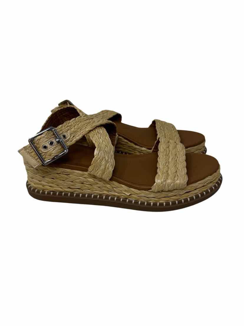 Shoe Size 9.5 UNIVERSAL STANDARD Tan Sandals