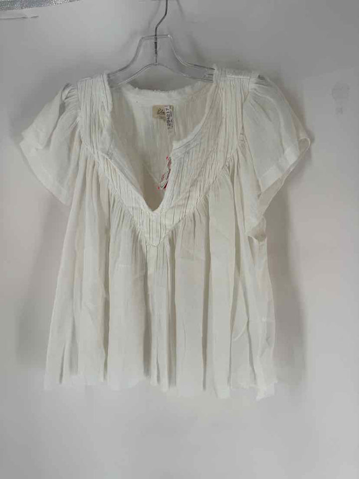 Size M ELAN White Shirt