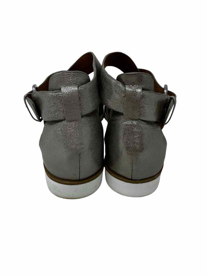 Shoe Size 7 SOFFT Silver Sandals