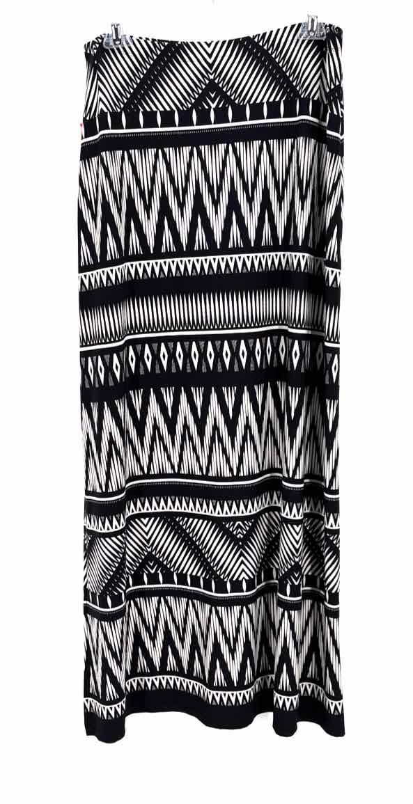 Size M Chico's Black Skirt
