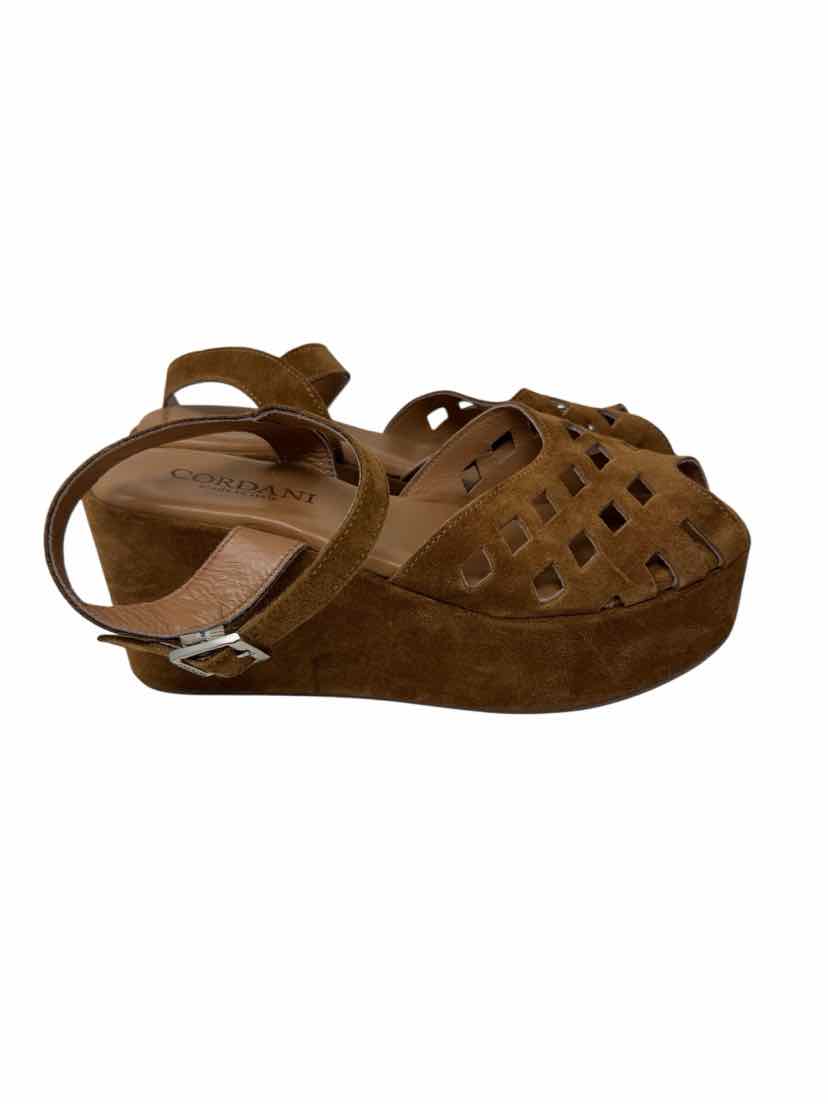 Shoe Size 40 CORDANI Tan Suede Sandals