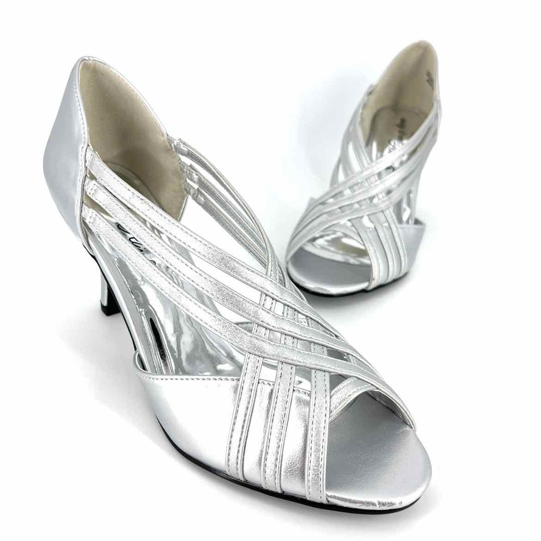 Shoe Size 9 Silver Faux Leather Pumps