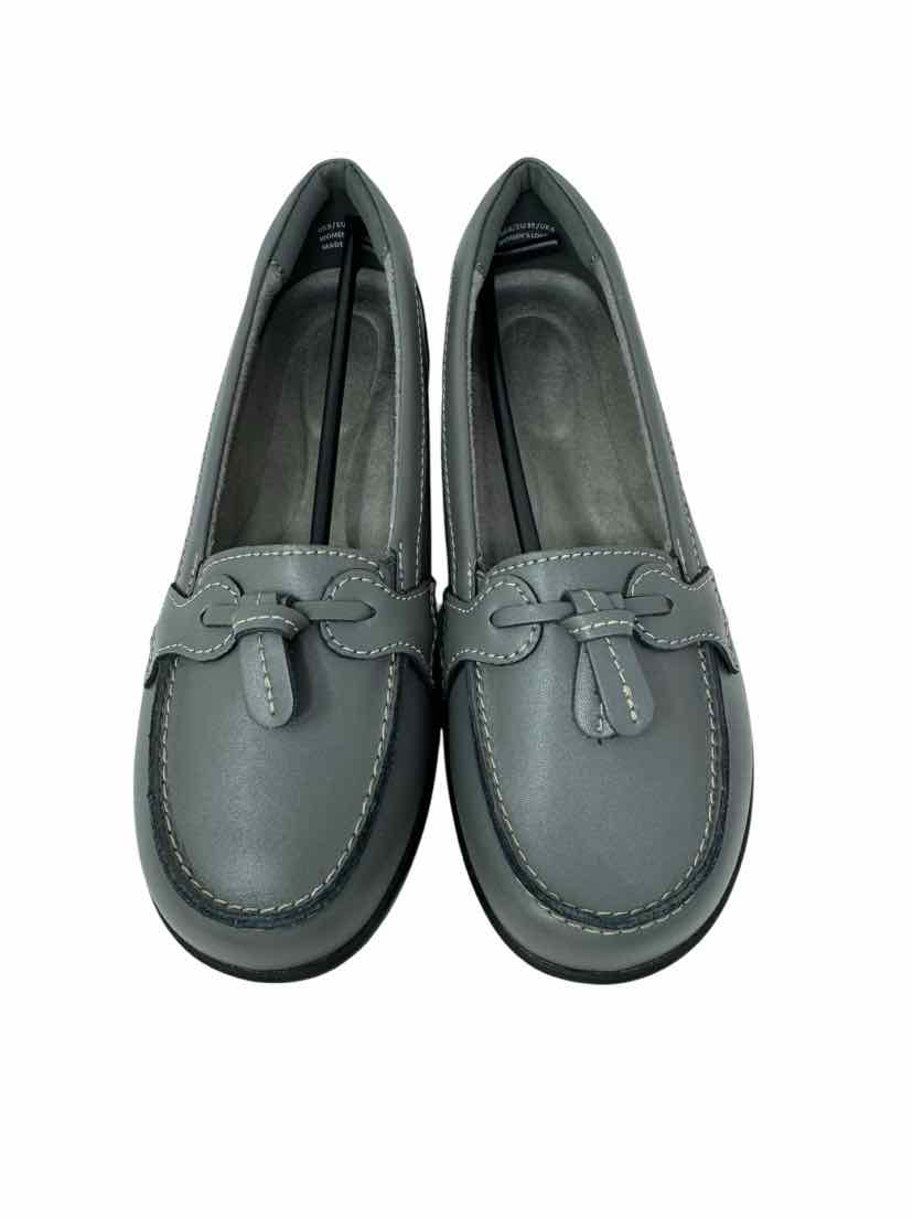 Shoe Size 8 Gray Flats