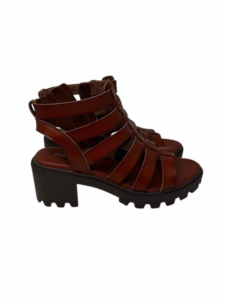 Shoe Size 7.5 Brown Sandals
