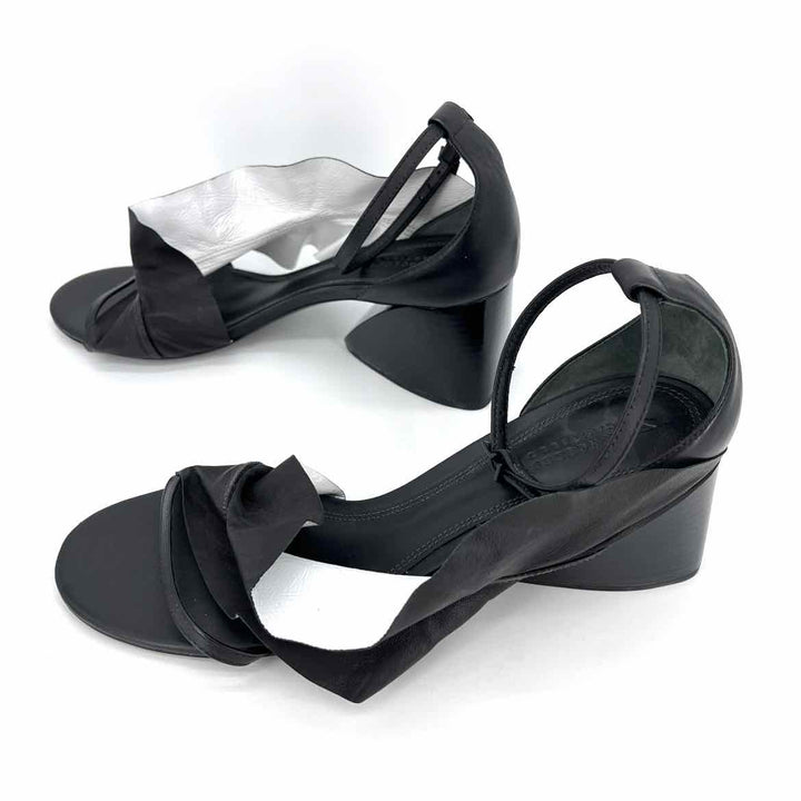 Shoe Size 10.5 Black Leather Sandals