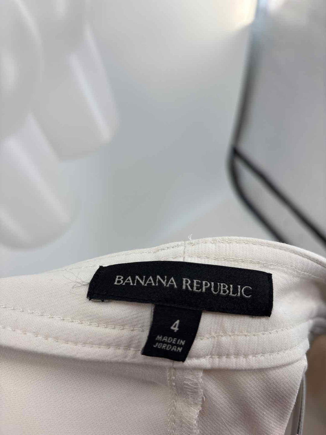 Size 4 Banana Republic Beige Pants