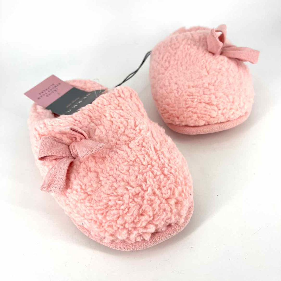 Shoe Size 7 Pink Fleece Slippers
