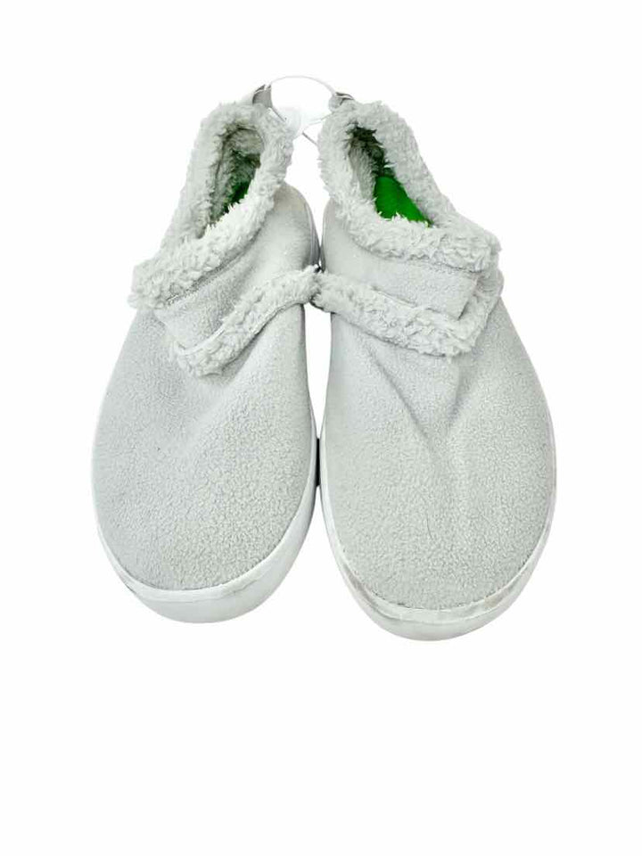 Shoe Size 8 OOFOS Gray Flats