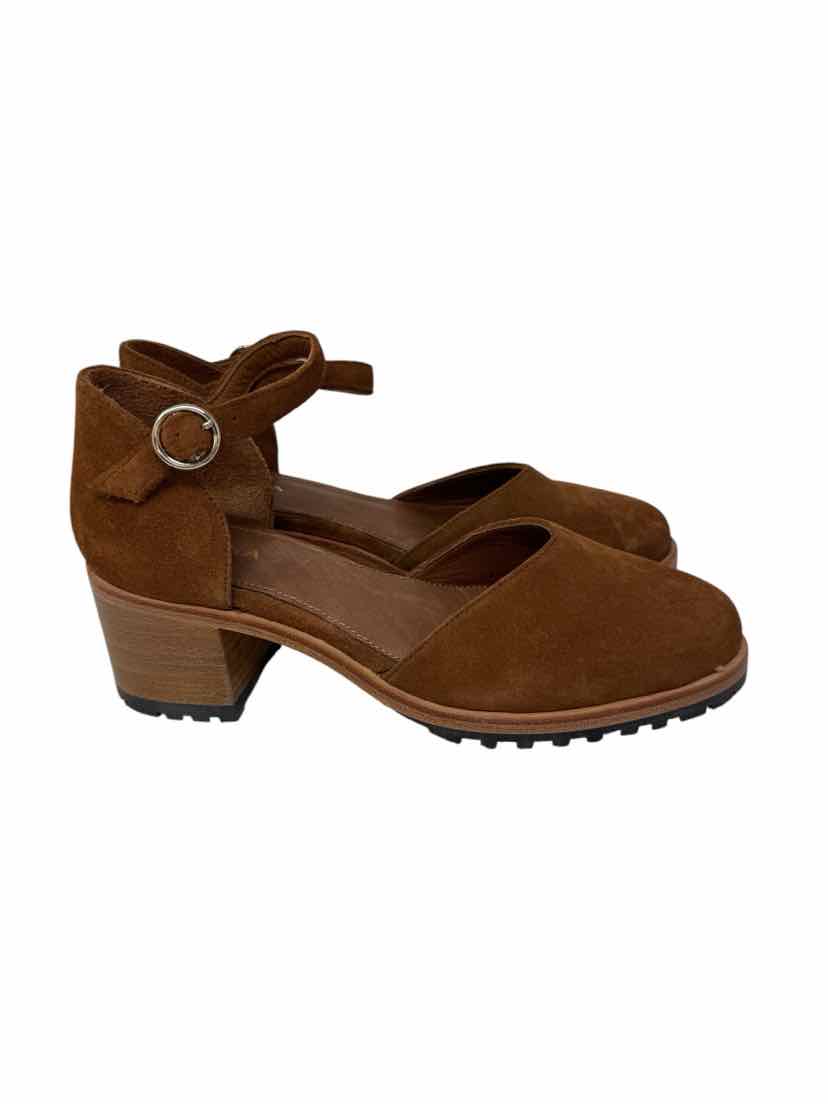 Shoe Size 9.5 Brown Suede Pumps