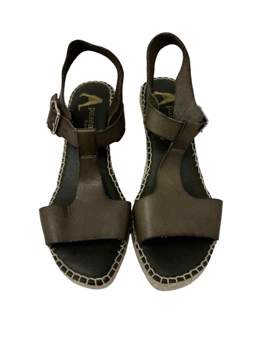 Shoe Size 40 Olive Sandals