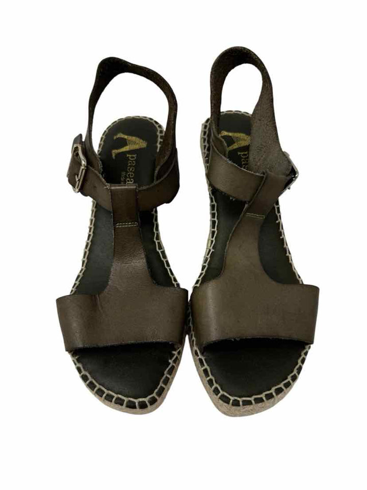 Shoe Size 40 Olive Sandals