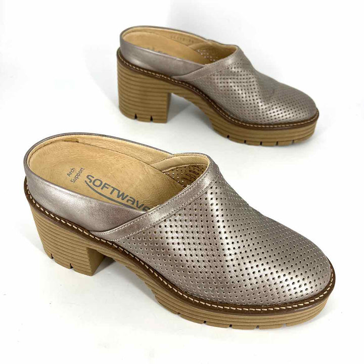 Shoe Size 38 SOFT WAVES Silver Leather Clogs