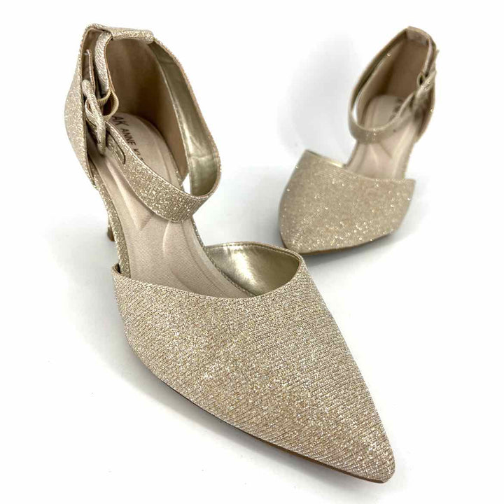 Shoe Size 9.5 Anne Klein Gold Pumps