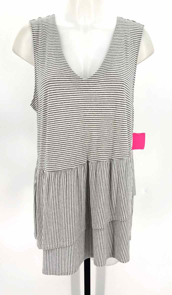 Size L SOFT BY AVENUE Gray Shirt