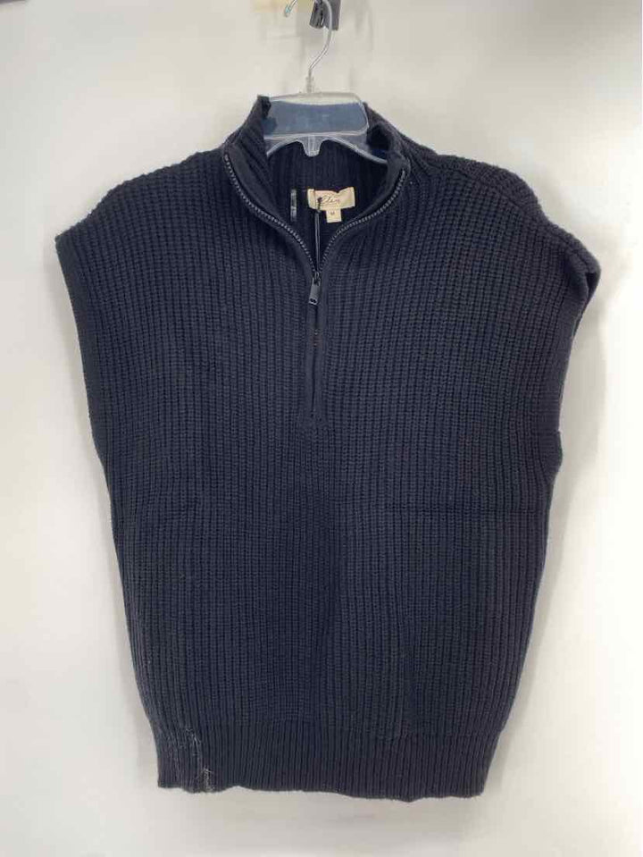 Size M ELAN Black Sweater