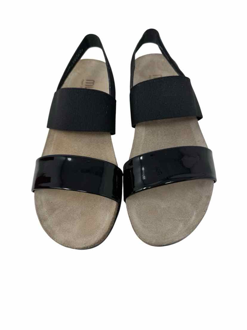 Shoe Size 8 MUNRO Black Sandals