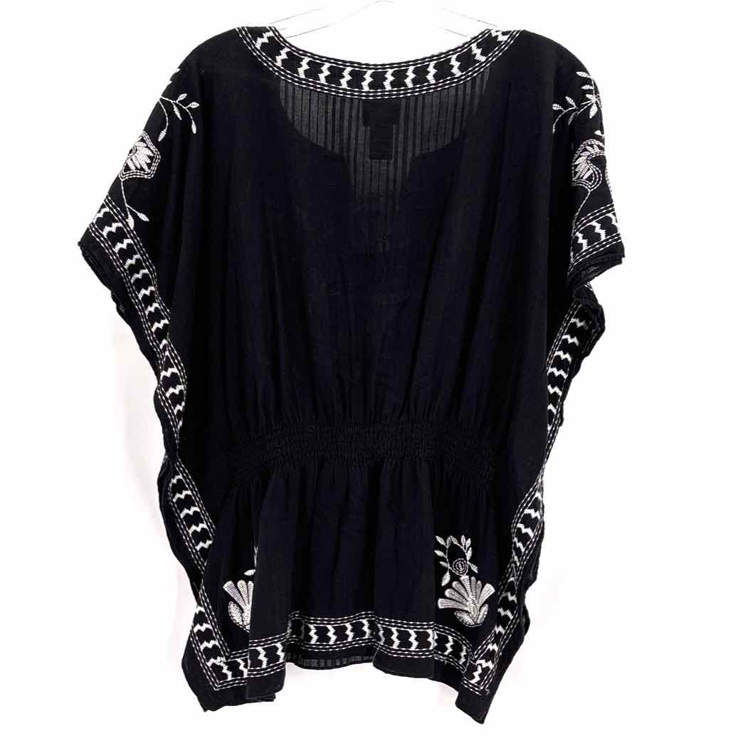 Size L Black/White Shirt