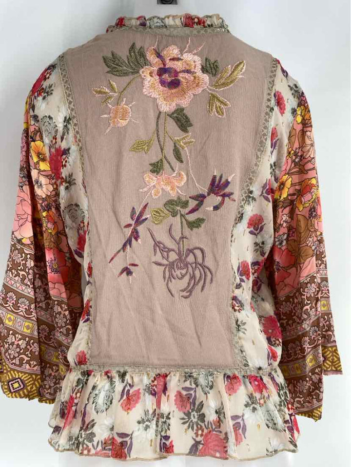 Size M Multi-Color Shirt