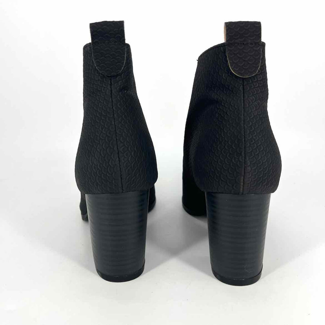 Shoe Size 8 Black Boots