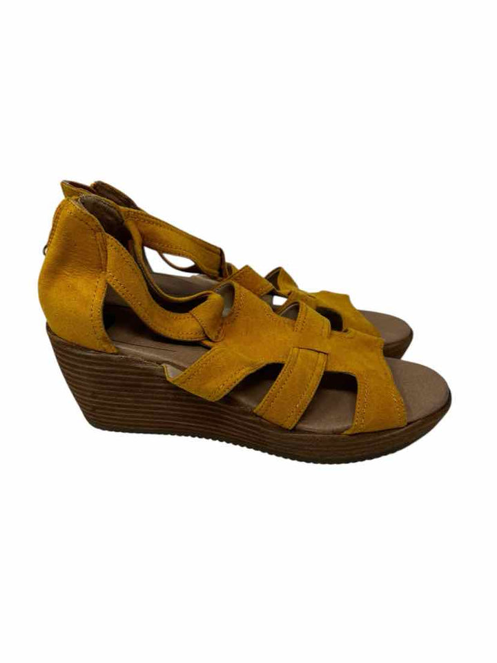 Shoe Size 9.5 dr scholls Yellow Sandals