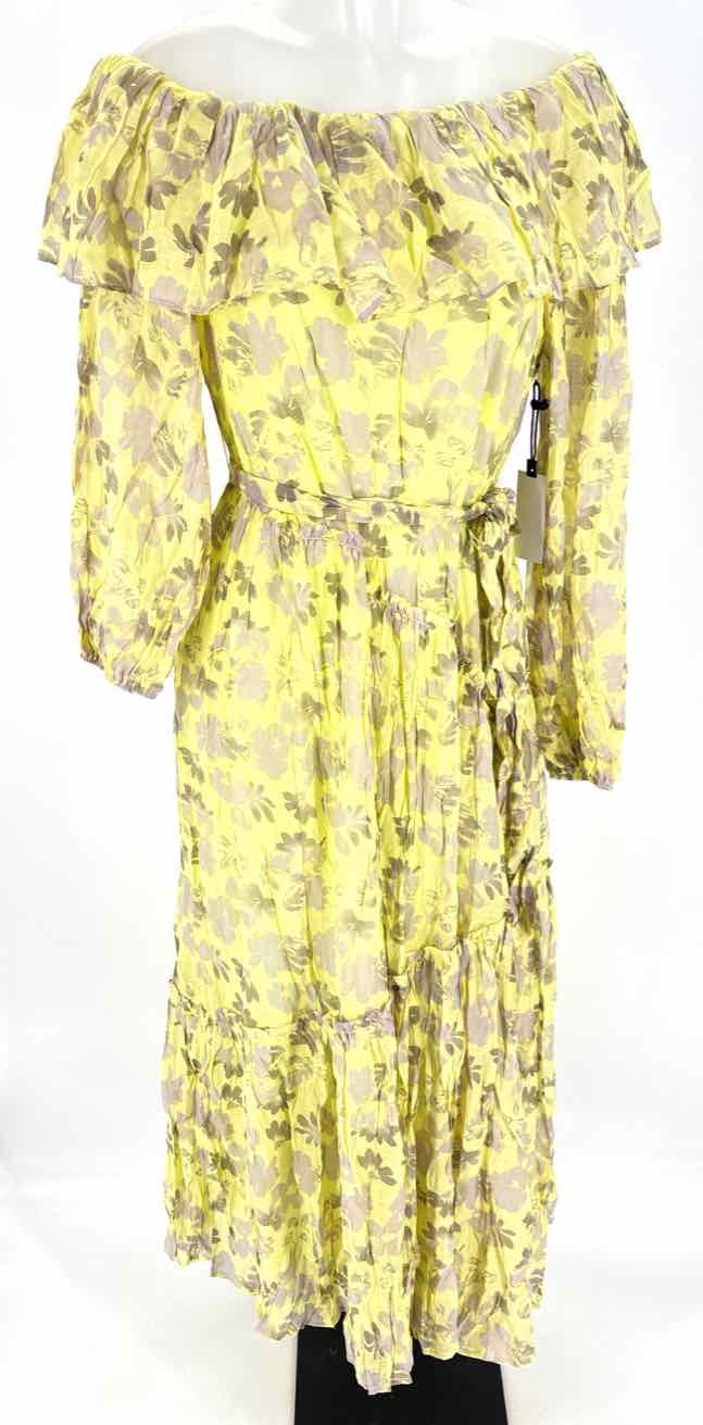 Size M ASTR Yellow Dress