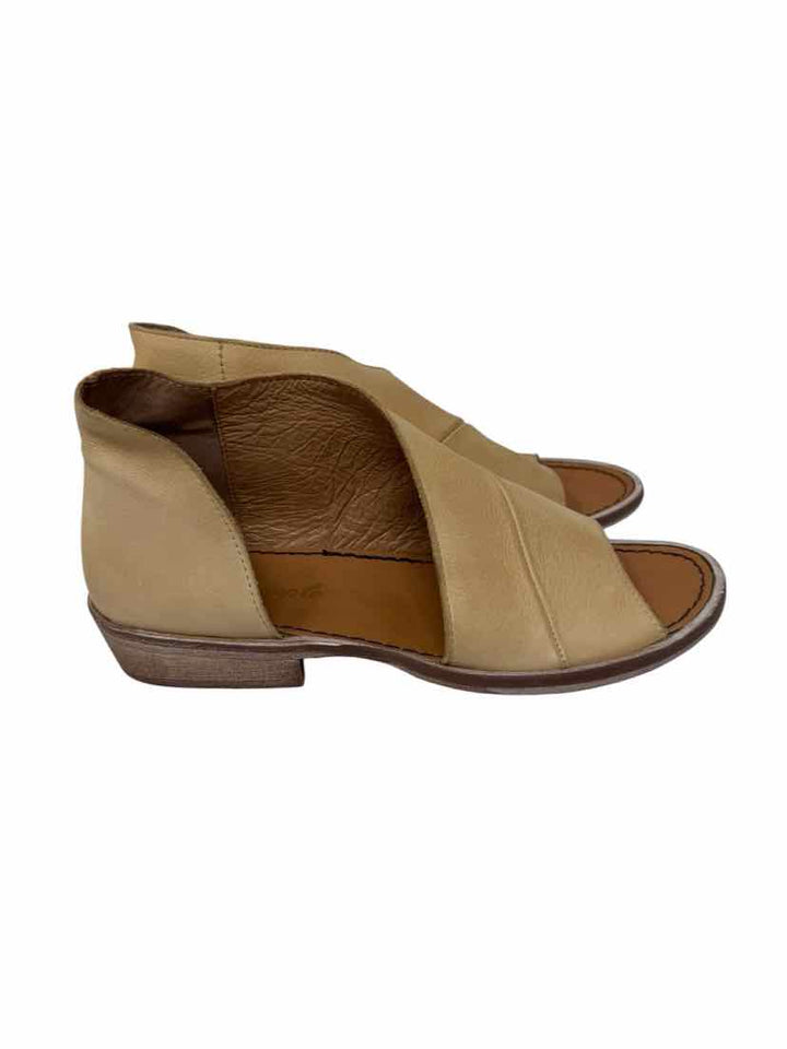 Shoe Size 36 FREE PEOPLE Tan Sandals