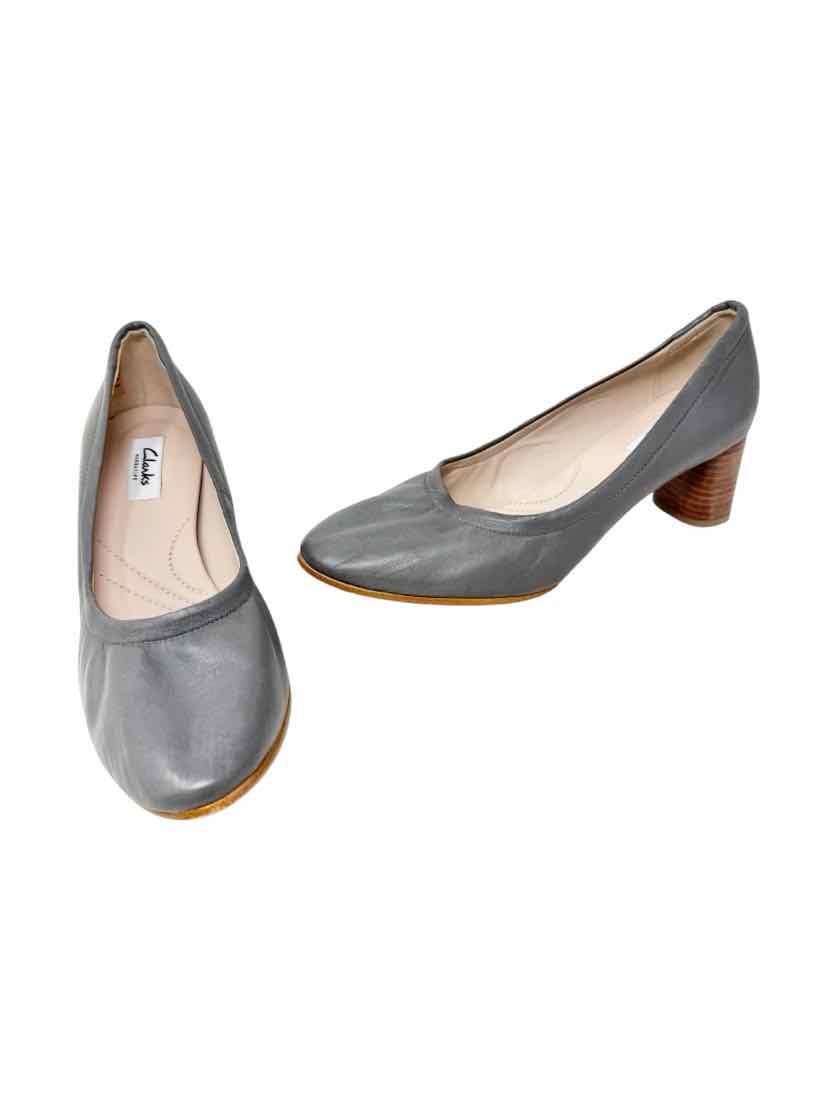 Shoe Size 8 CLARKS Gray Pumps